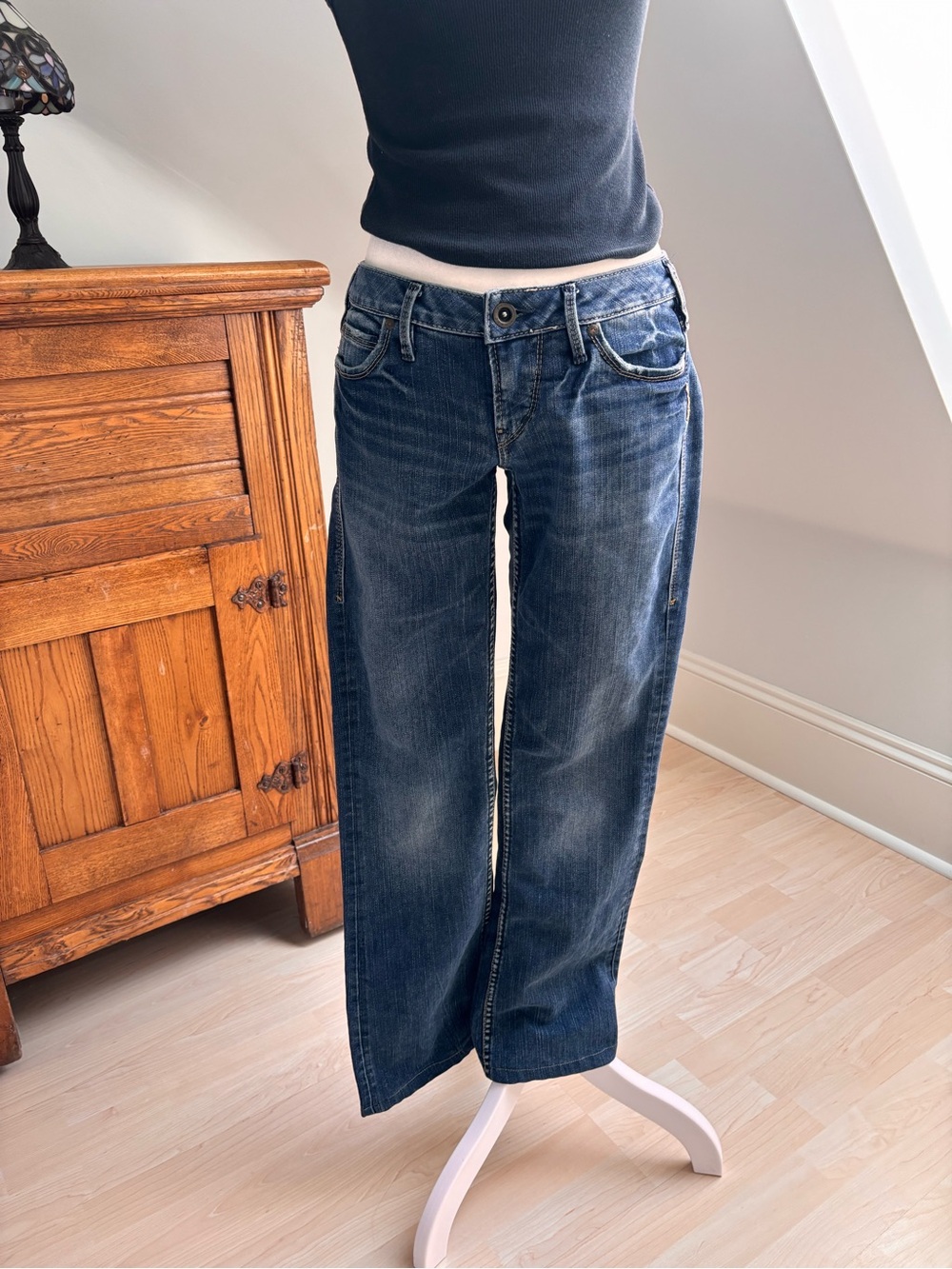 Silver Jeans Low Rise Straight Leg Jeans 💙